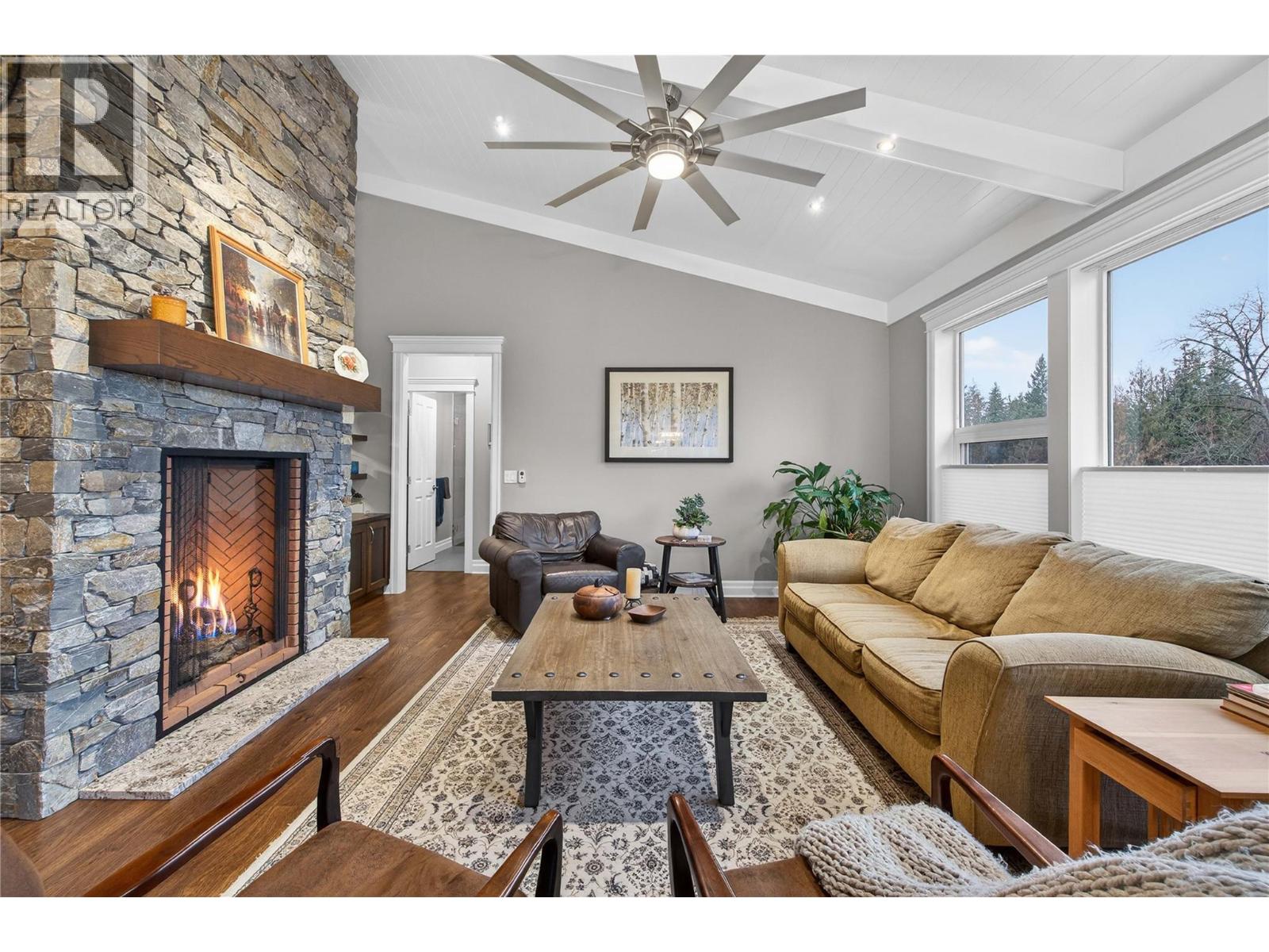  2281 24 Avenue Northeast, Salmon Arm