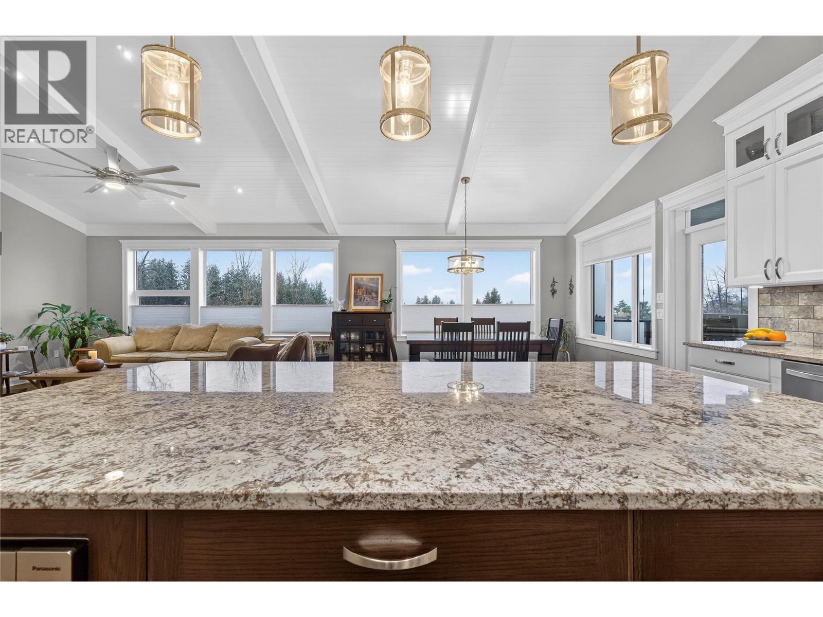  2281 24 Avenue Northeast, Salmon Arm