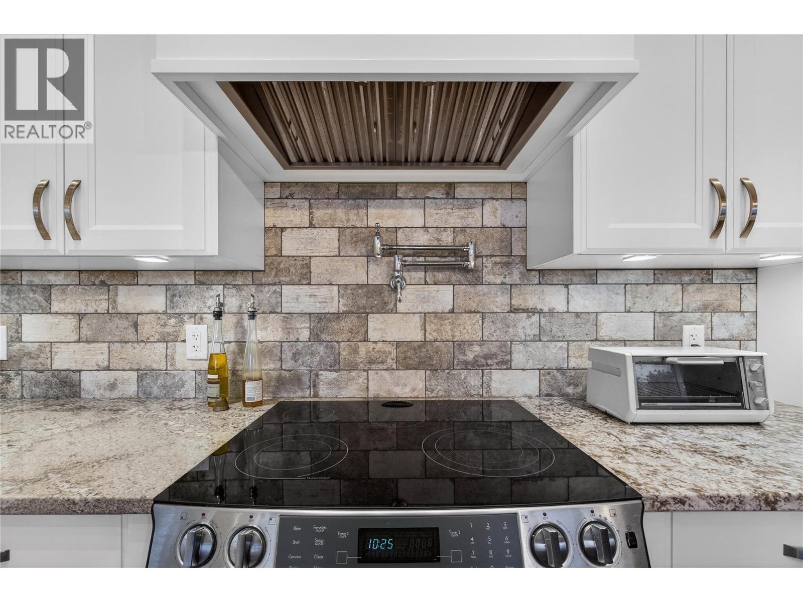  2281 24 Avenue Northeast, Salmon Arm