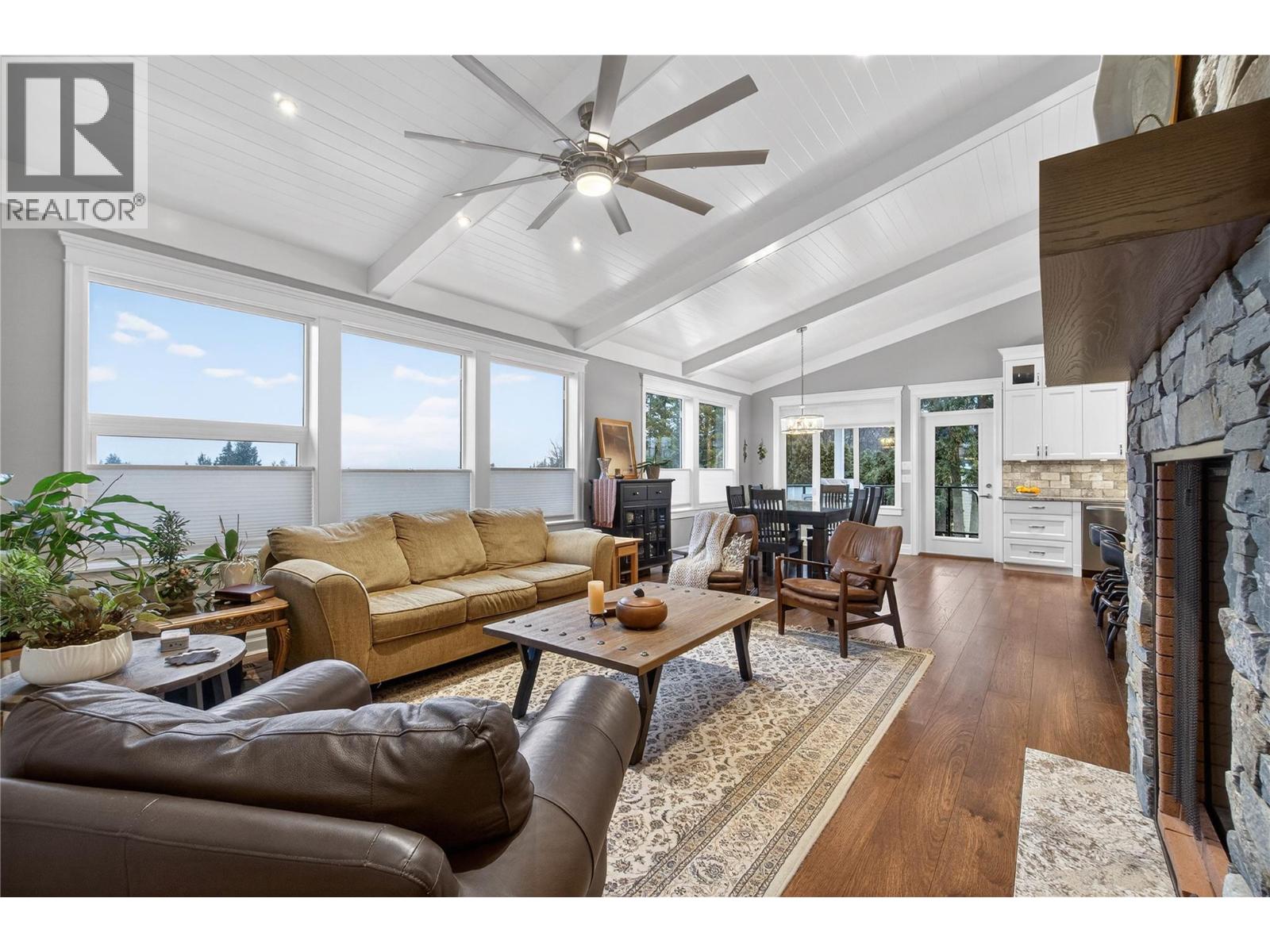  2281 24 Avenue Northeast, Salmon Arm