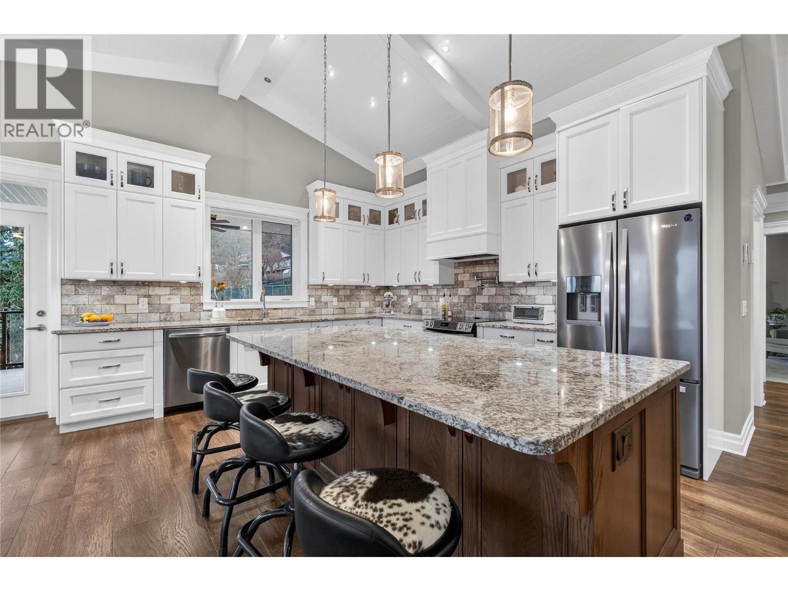  2281 24 Avenue Northeast, Salmon Arm