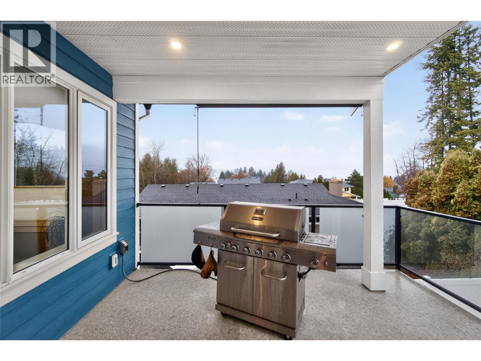 2281 24 Avenue NE - 81