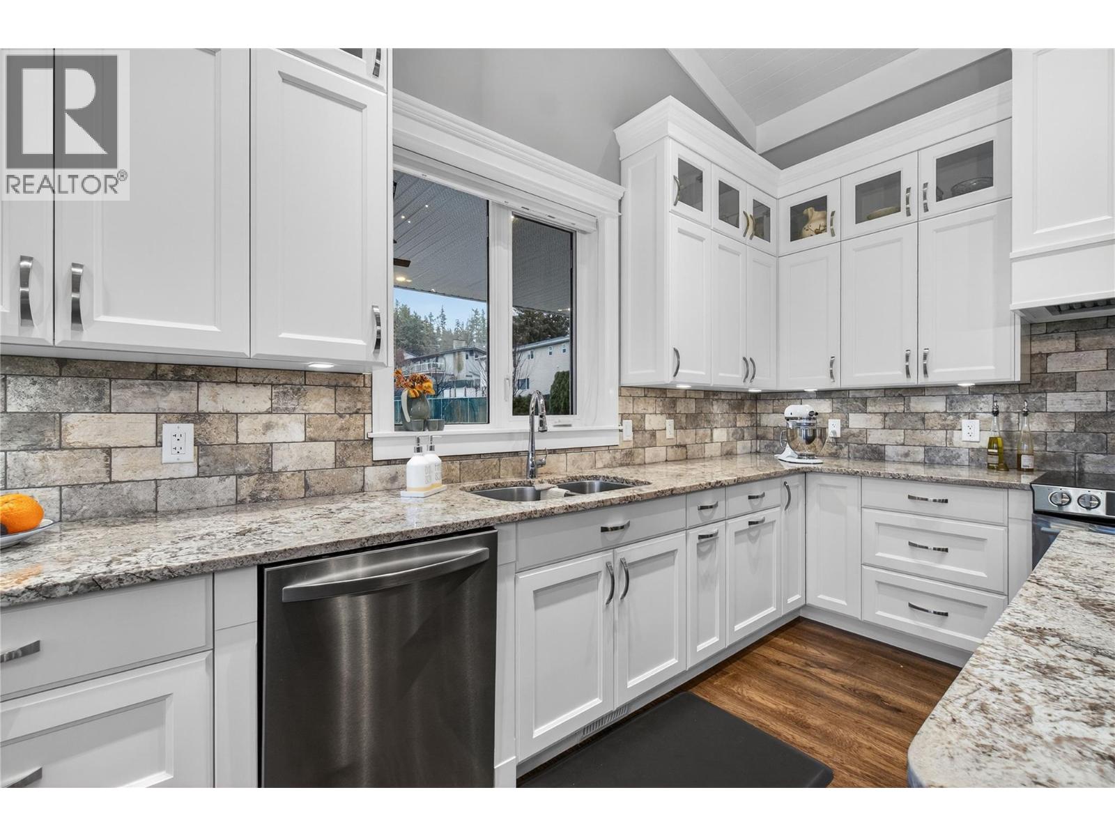  2281 24 Avenue Northeast, Salmon Arm