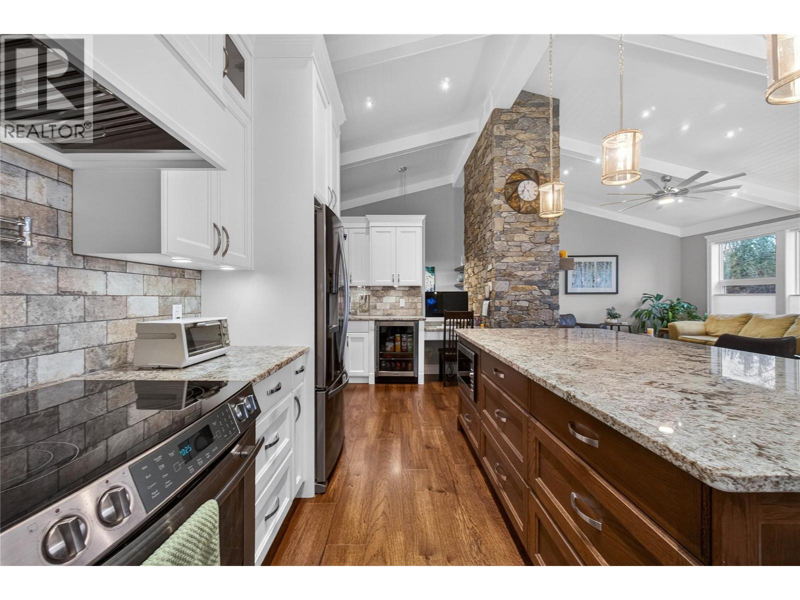  2281 24 Avenue Northeast, Salmon Arm