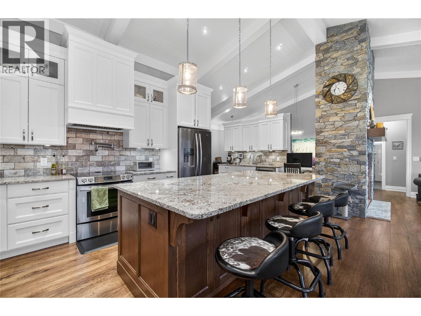  2281 24 Avenue Northeast, Salmon Arm