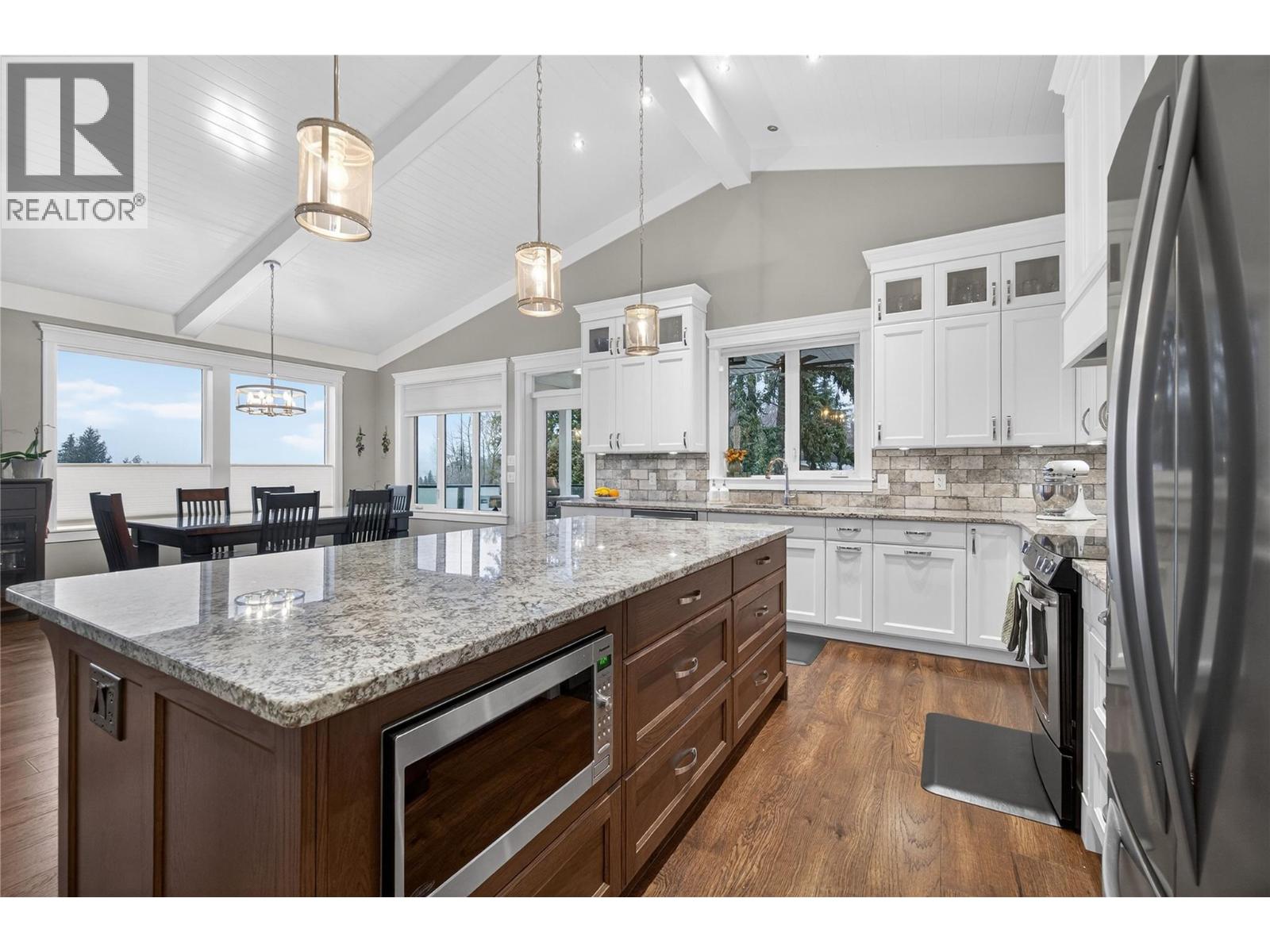 2281 24 Avenue NE - 43