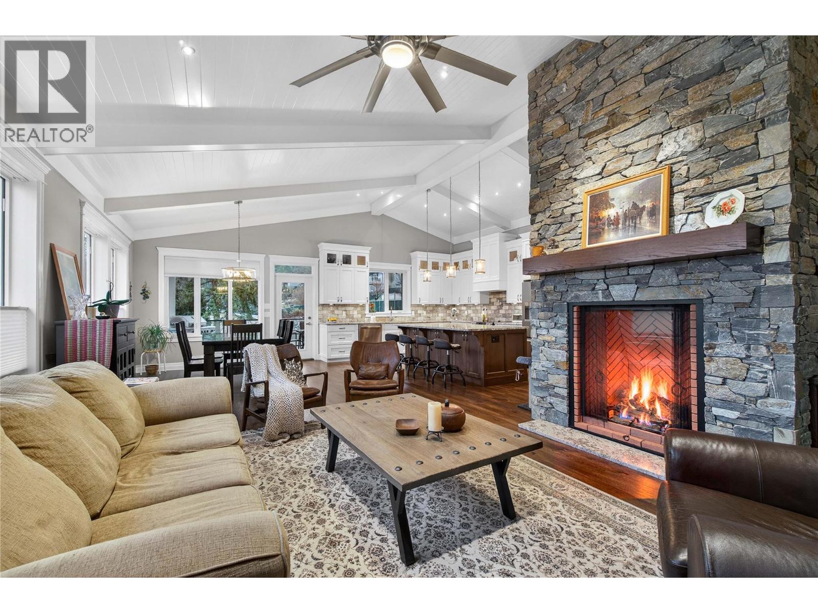  2281 24 Avenue Northeast, Salmon Arm