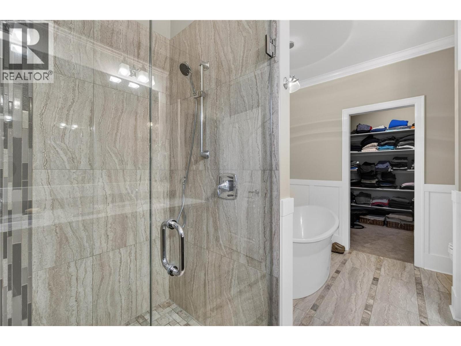 2281 24 Avenue NE - 36