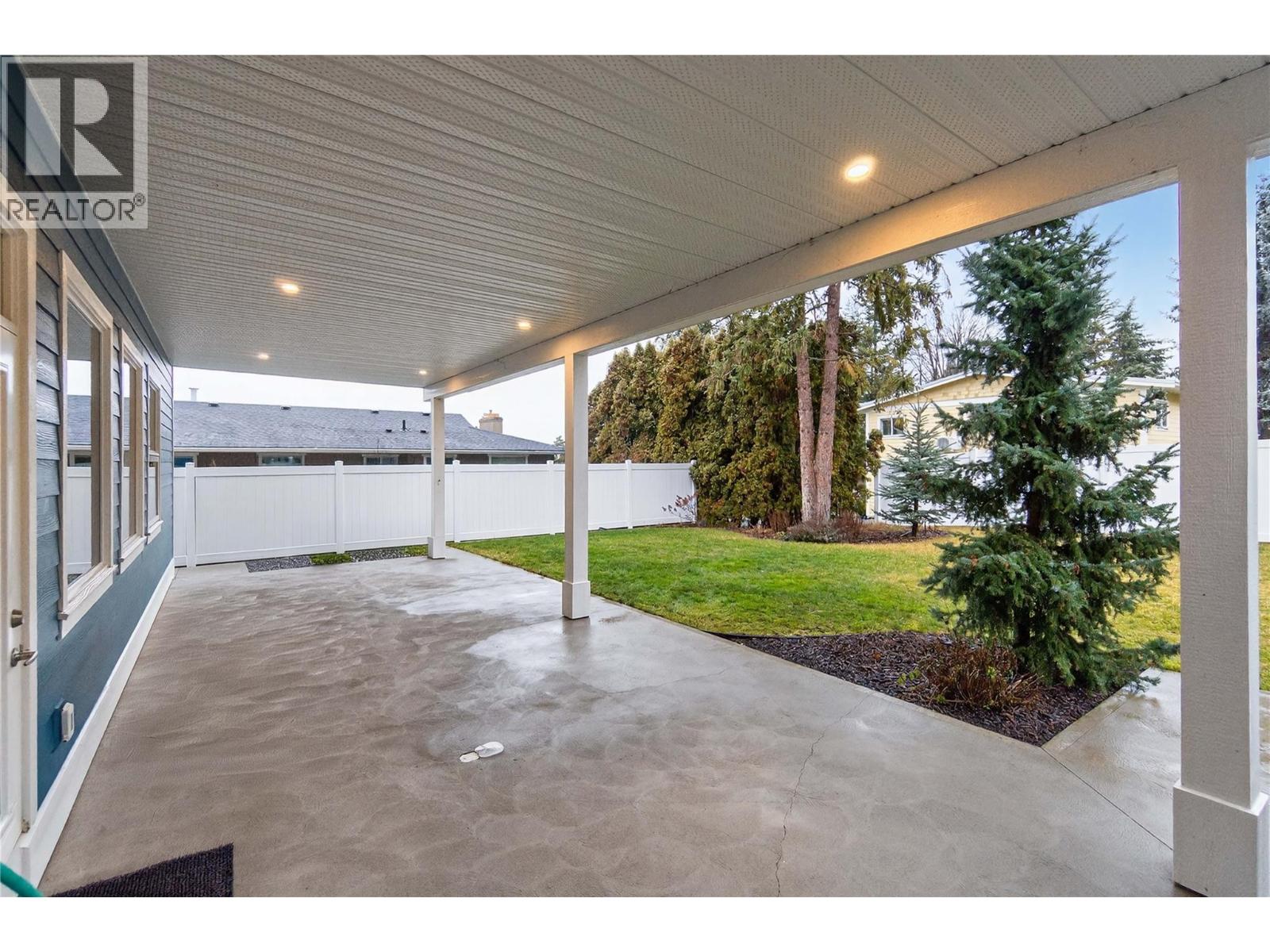  2281 24 Avenue Northeast, Salmon Arm