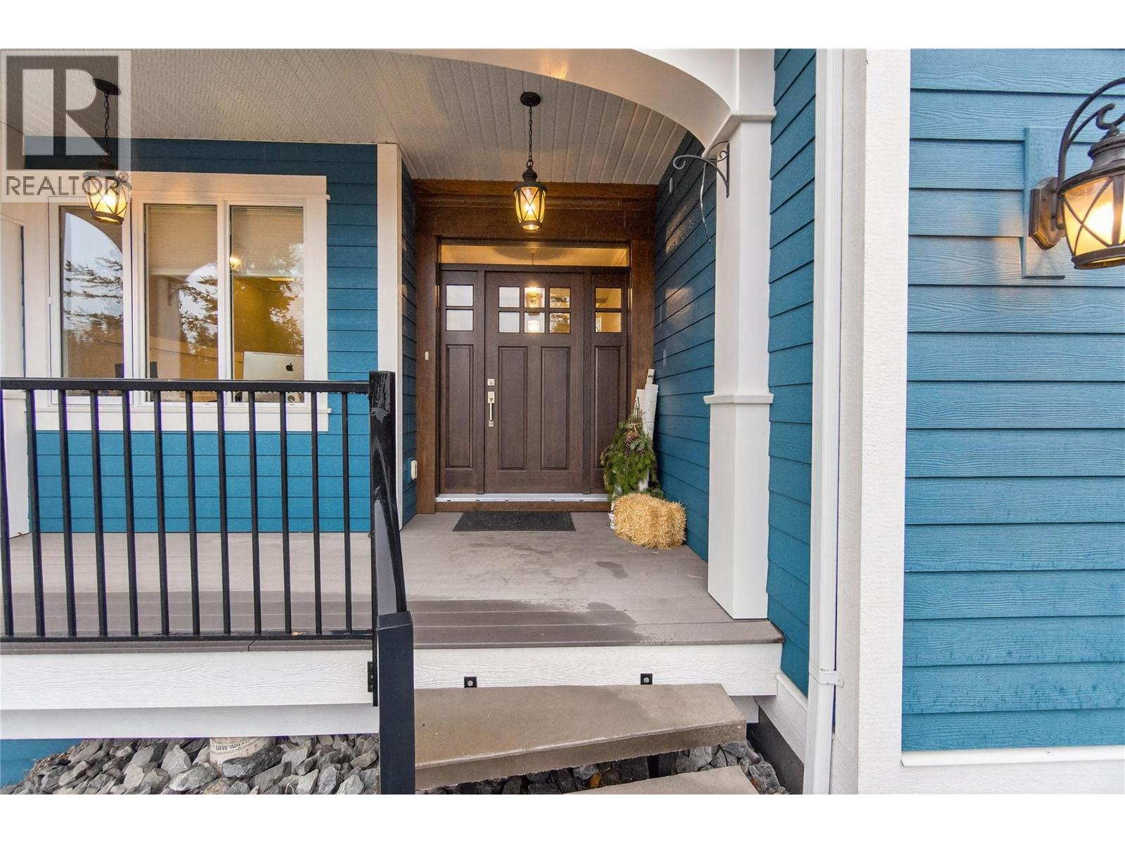  2281 24 Avenue Northeast, Salmon Arm