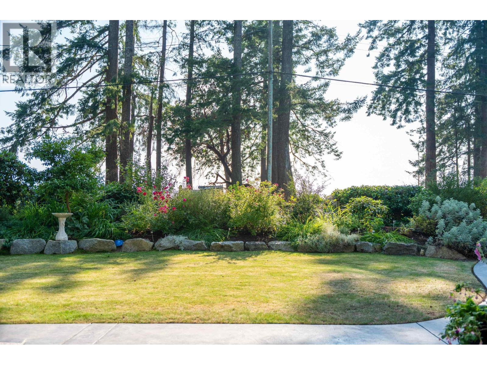 1590 OCEAN BEACH ESPLANADE, Gibsons