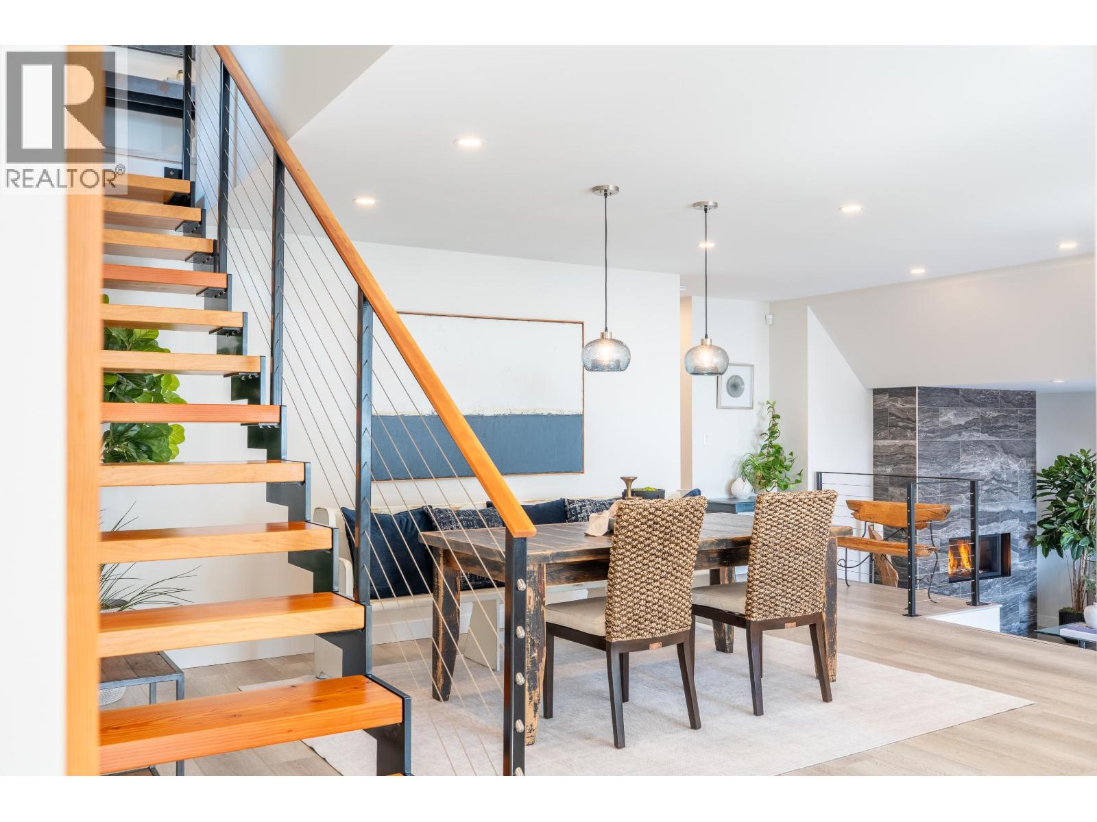 1590 OCEAN BEACH ESPLANADE, Gibsons