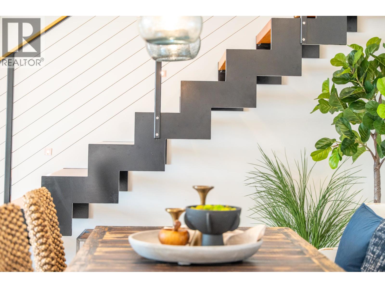 1590 OCEAN BEACH ESPLANADE, Gibsons