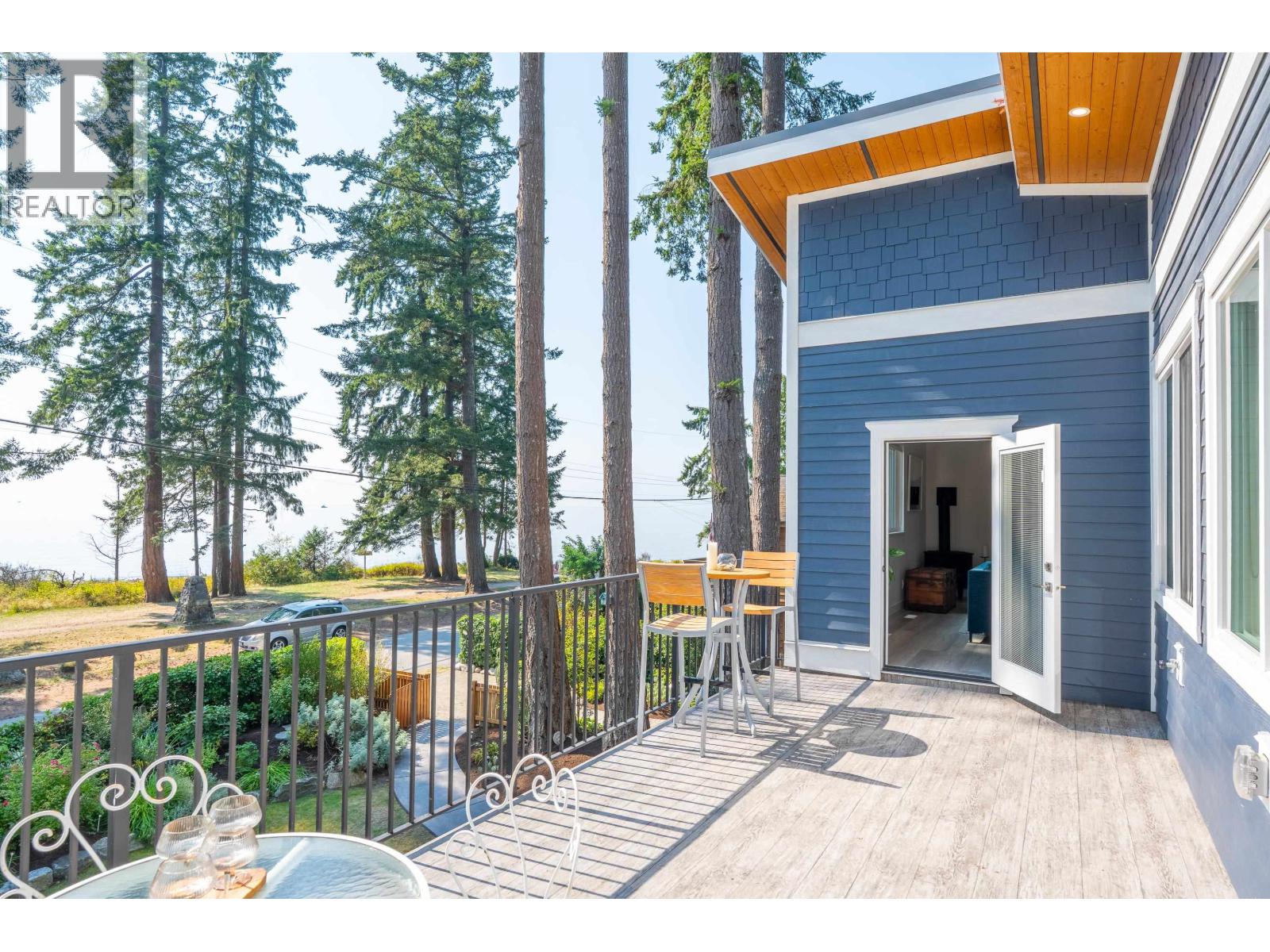 1590 OCEAN BEACH ESPLANADE, Gibsons