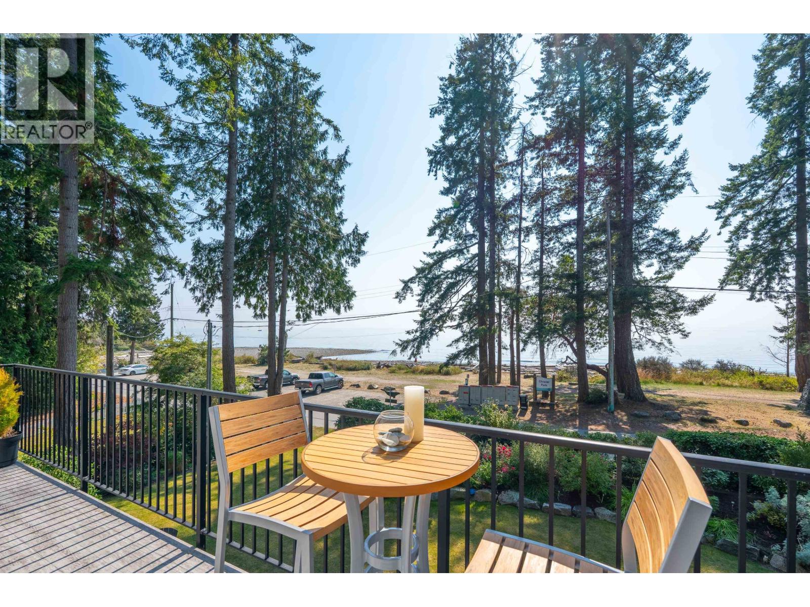 1590 OCEAN BEACH ESPLANADE, Gibsons