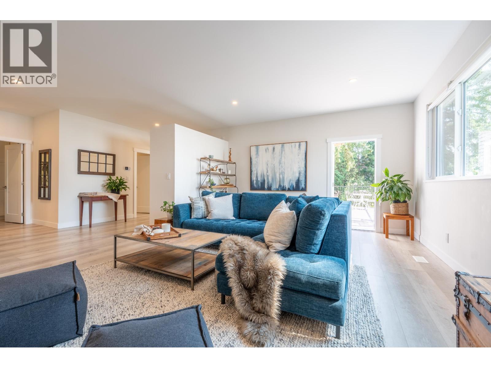 1590 OCEAN BEACH ESPLANADE, Gibsons