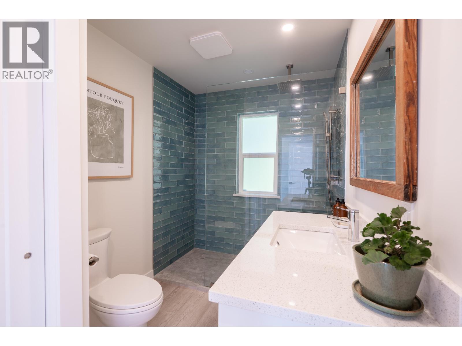 1590 OCEAN BEACH ESPLANADE, Gibsons