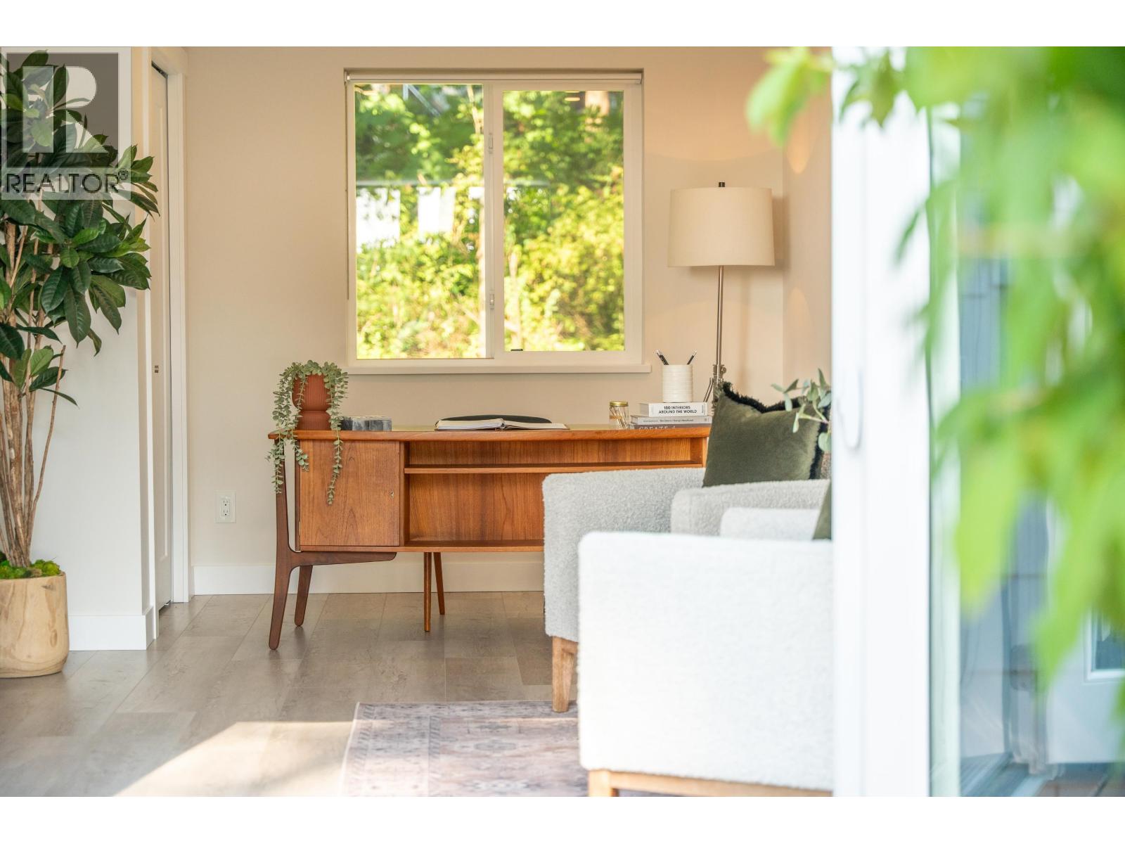 1590 OCEAN BEACH ESPLANADE, Gibsons