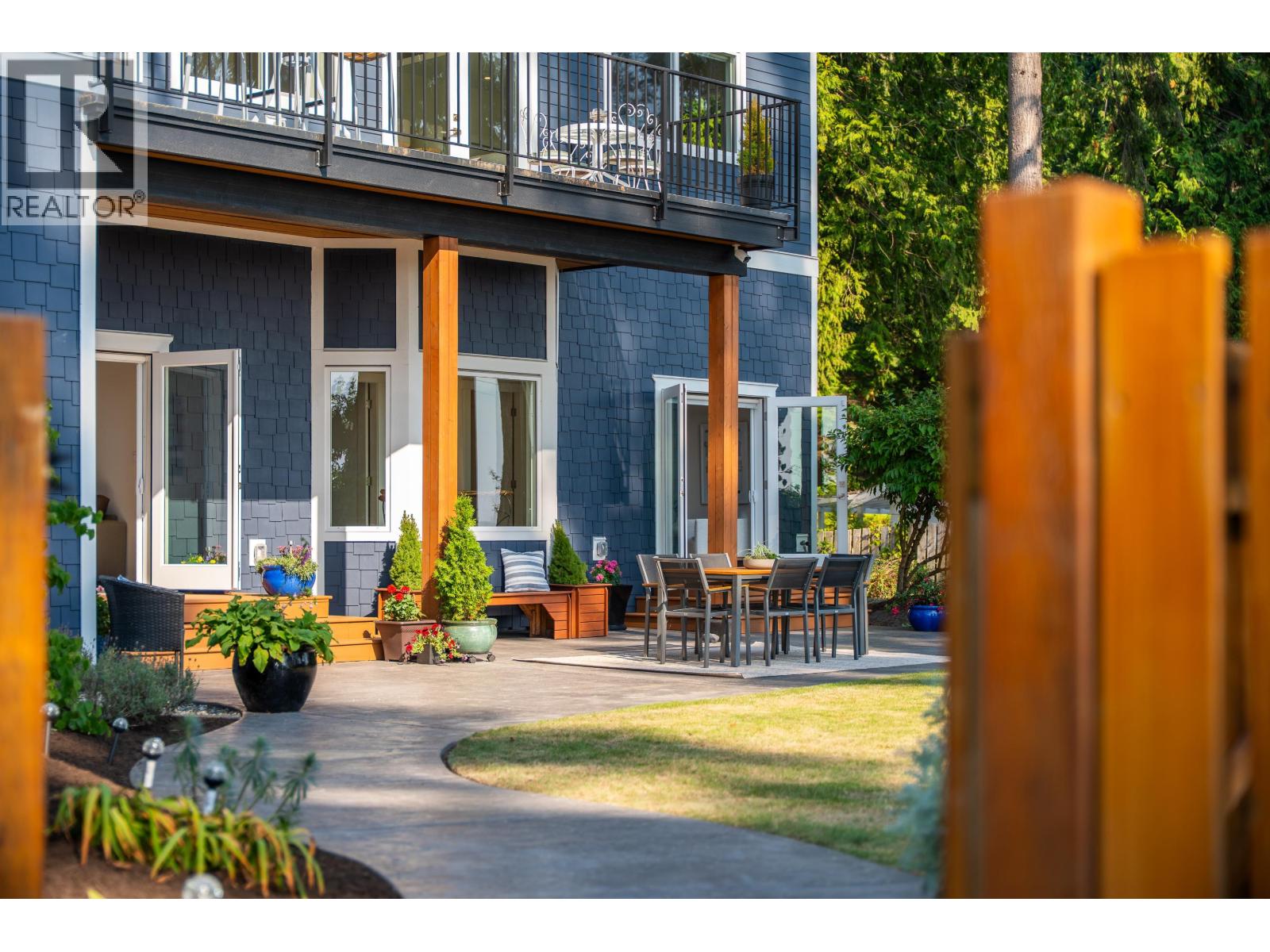 1590 OCEAN BEACH ESPLANADE, Gibsons