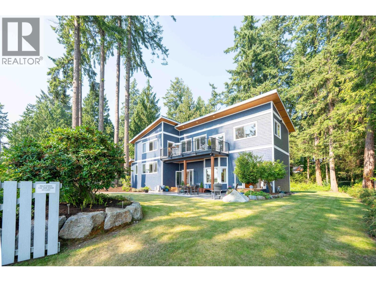 1590 OCEAN BEACH ESPLANADE, Gibsons
