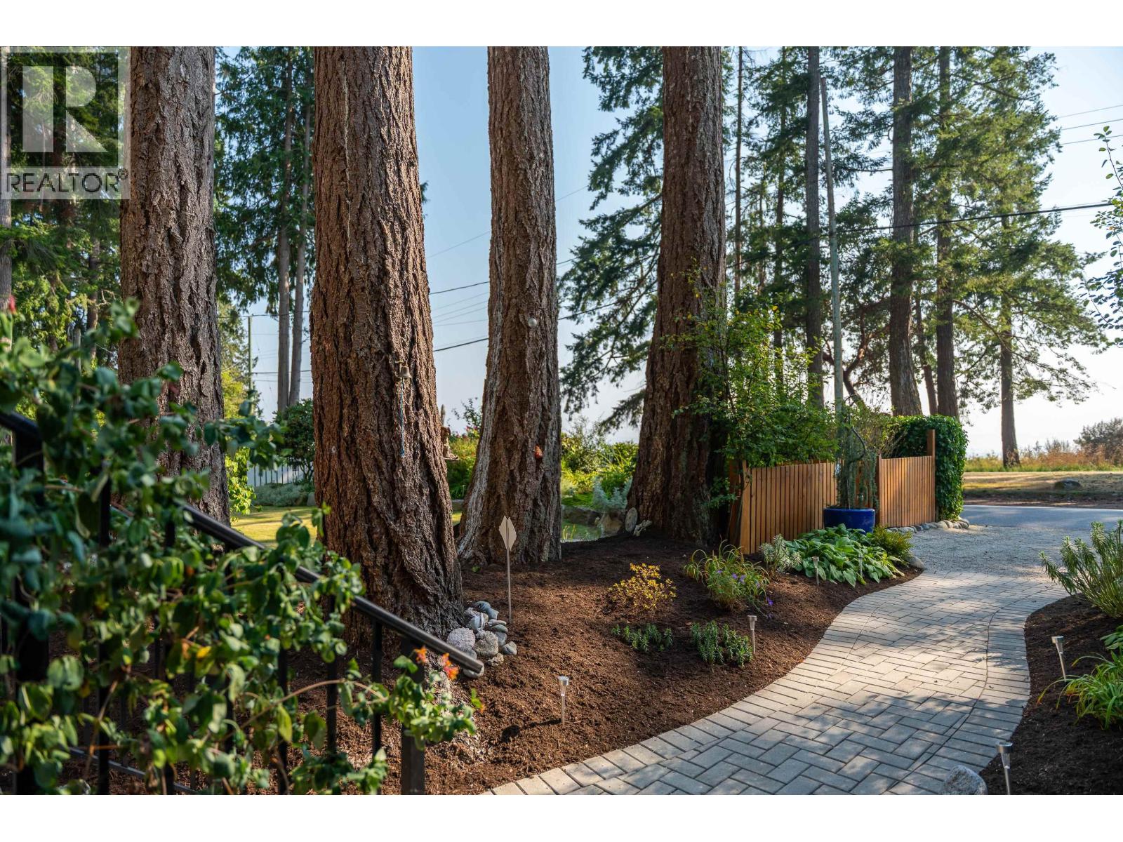 1590 OCEAN BEACH ESPLANADE, Gibsons