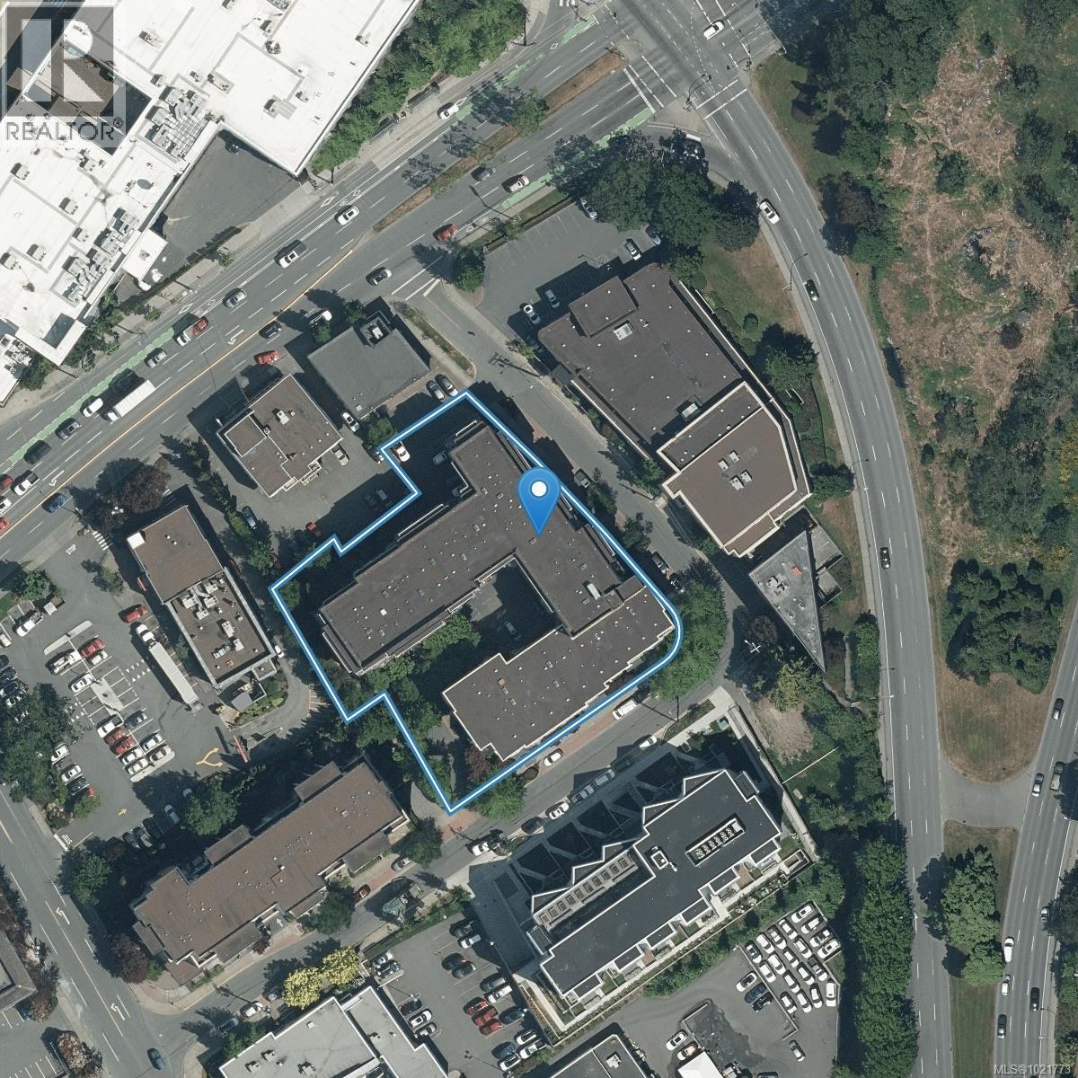 408 870 Short Street, Saanich