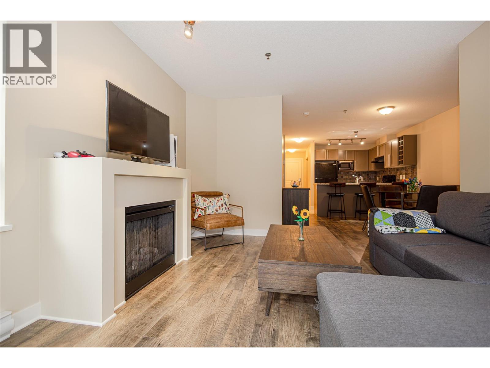 203 1093 Sunset Drive, Kelowna