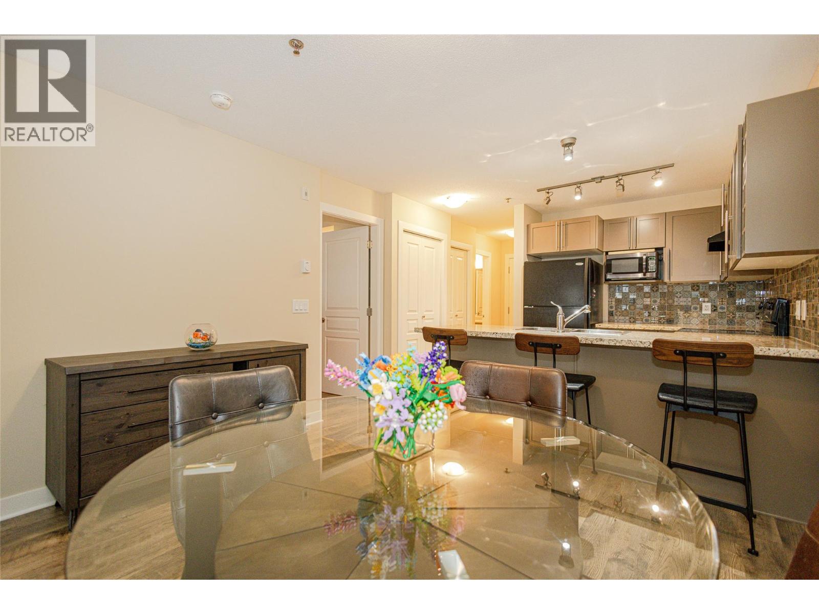 203 1093 Sunset Drive, Kelowna