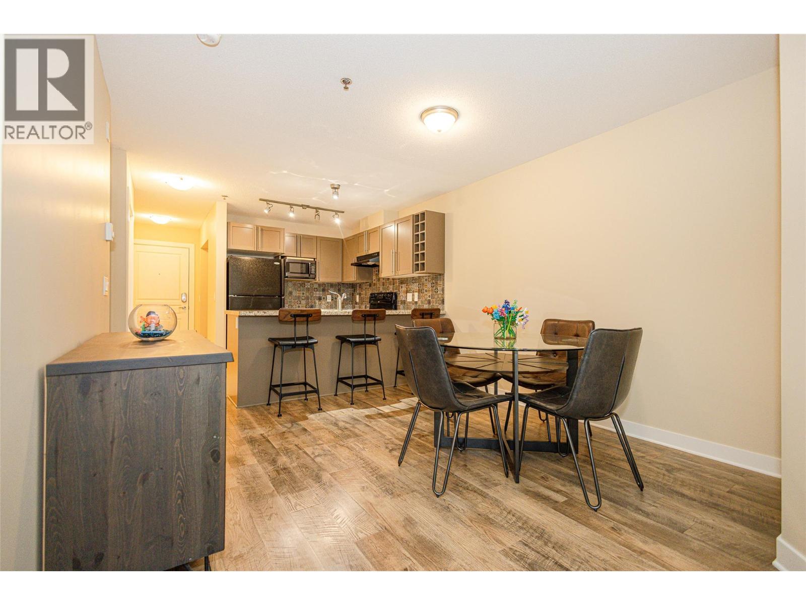 203 1093 Sunset Drive, Kelowna