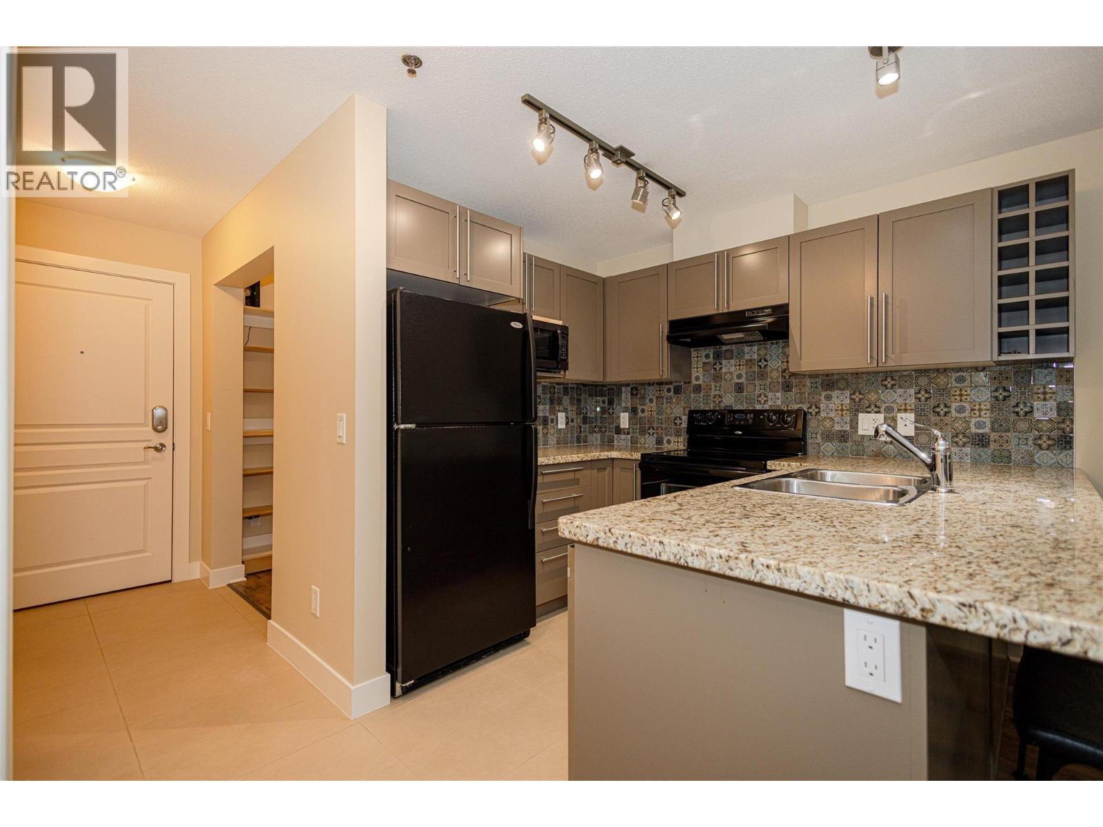 203 1093 Sunset Drive, Kelowna