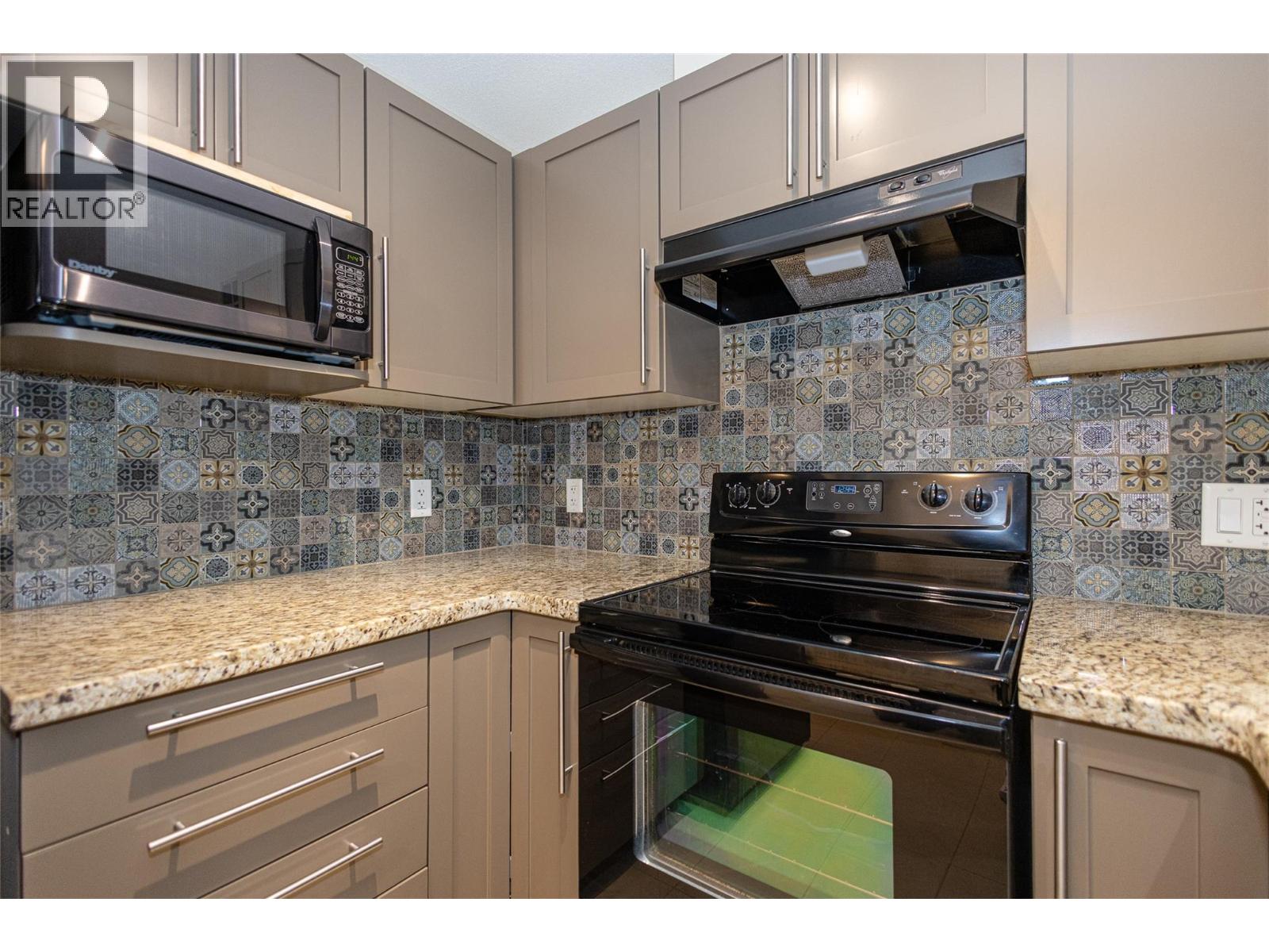 203 1093 Sunset Drive, Kelowna