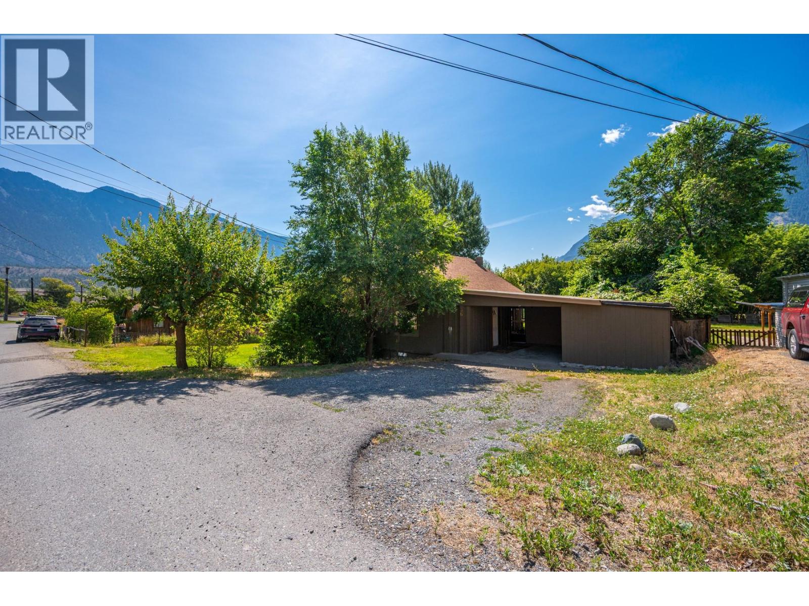 36 14th Avenue, Lillooet