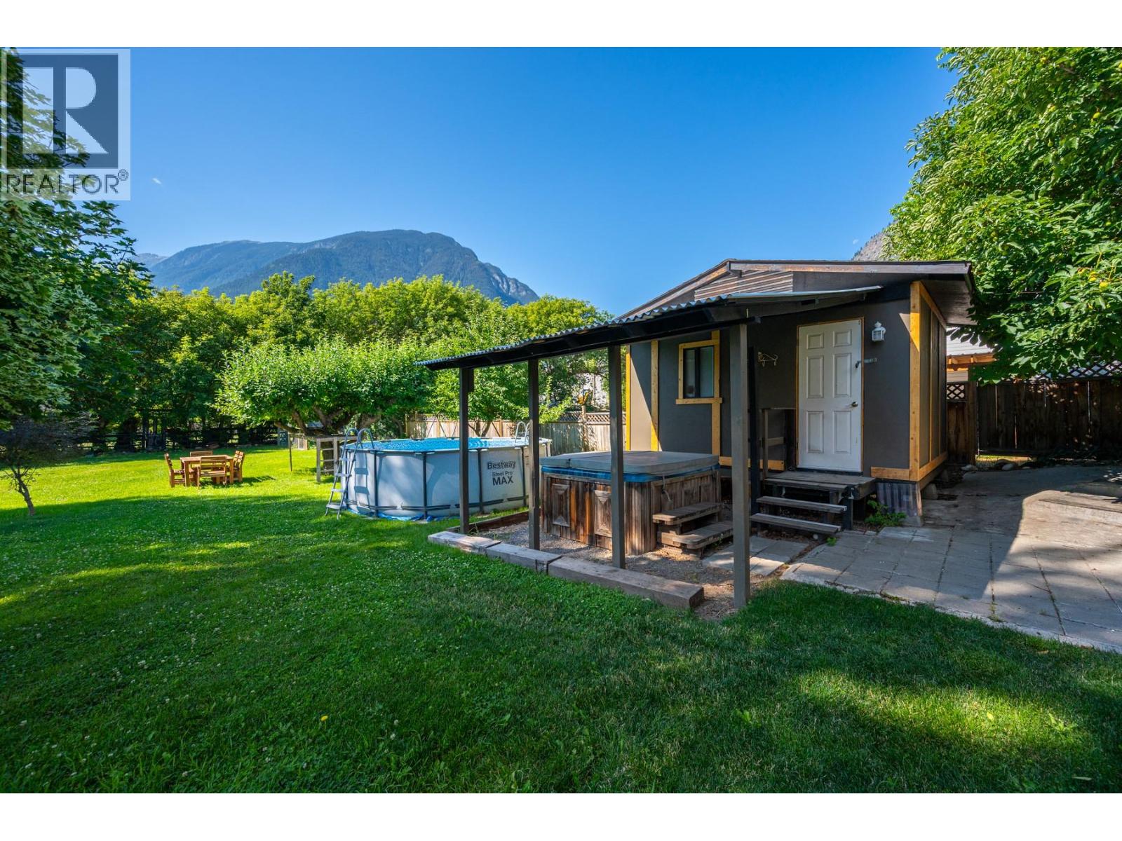 36 14th Avenue, Lillooet