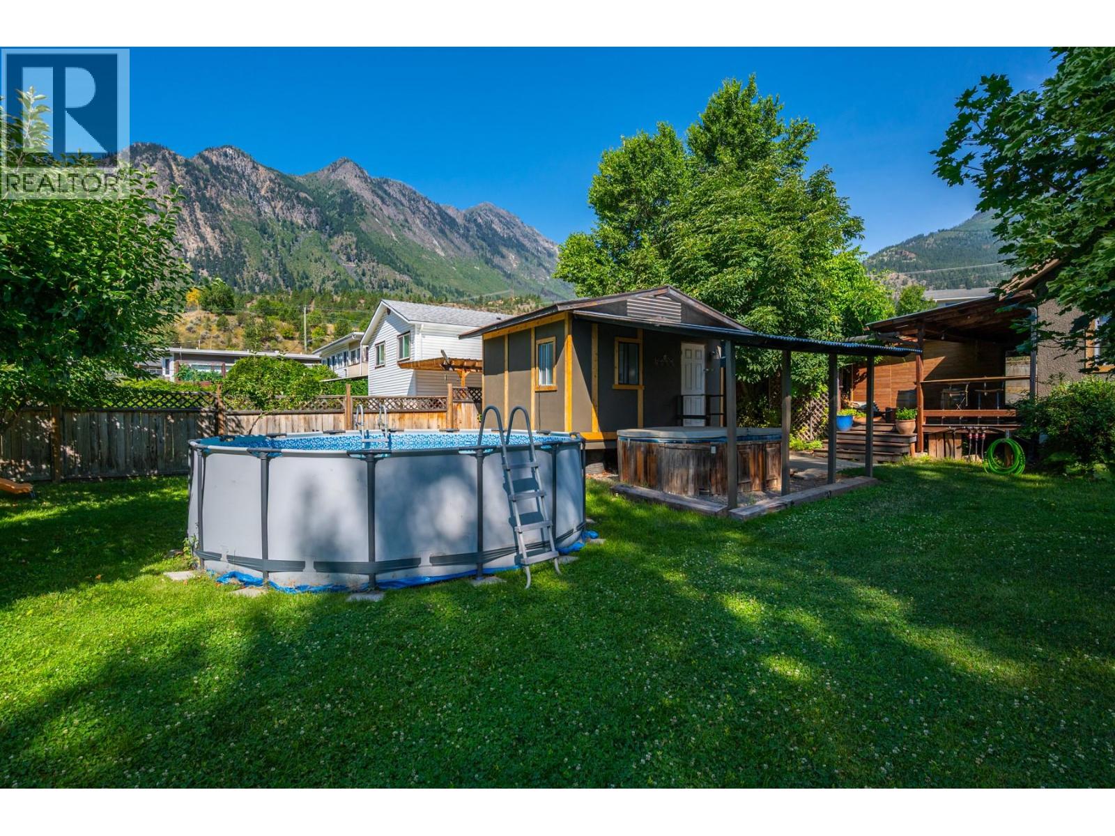 36 14th Avenue, Lillooet