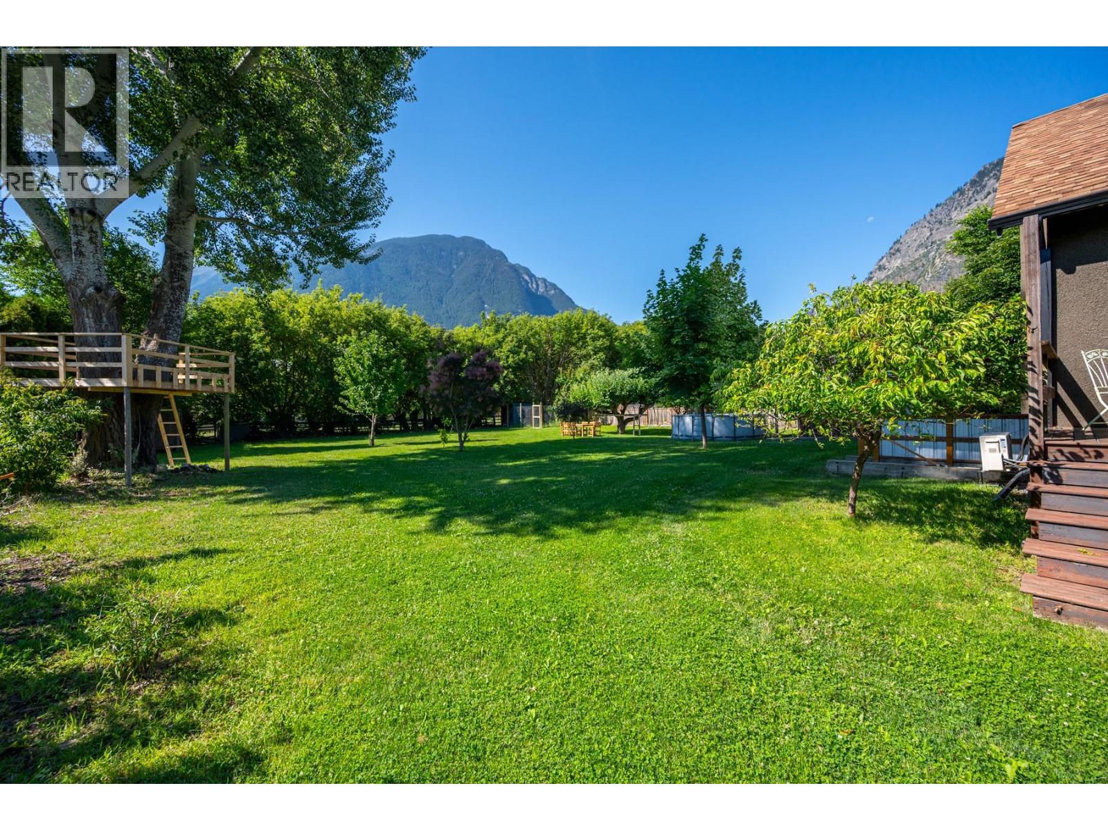 36 14th Avenue, Lillooet