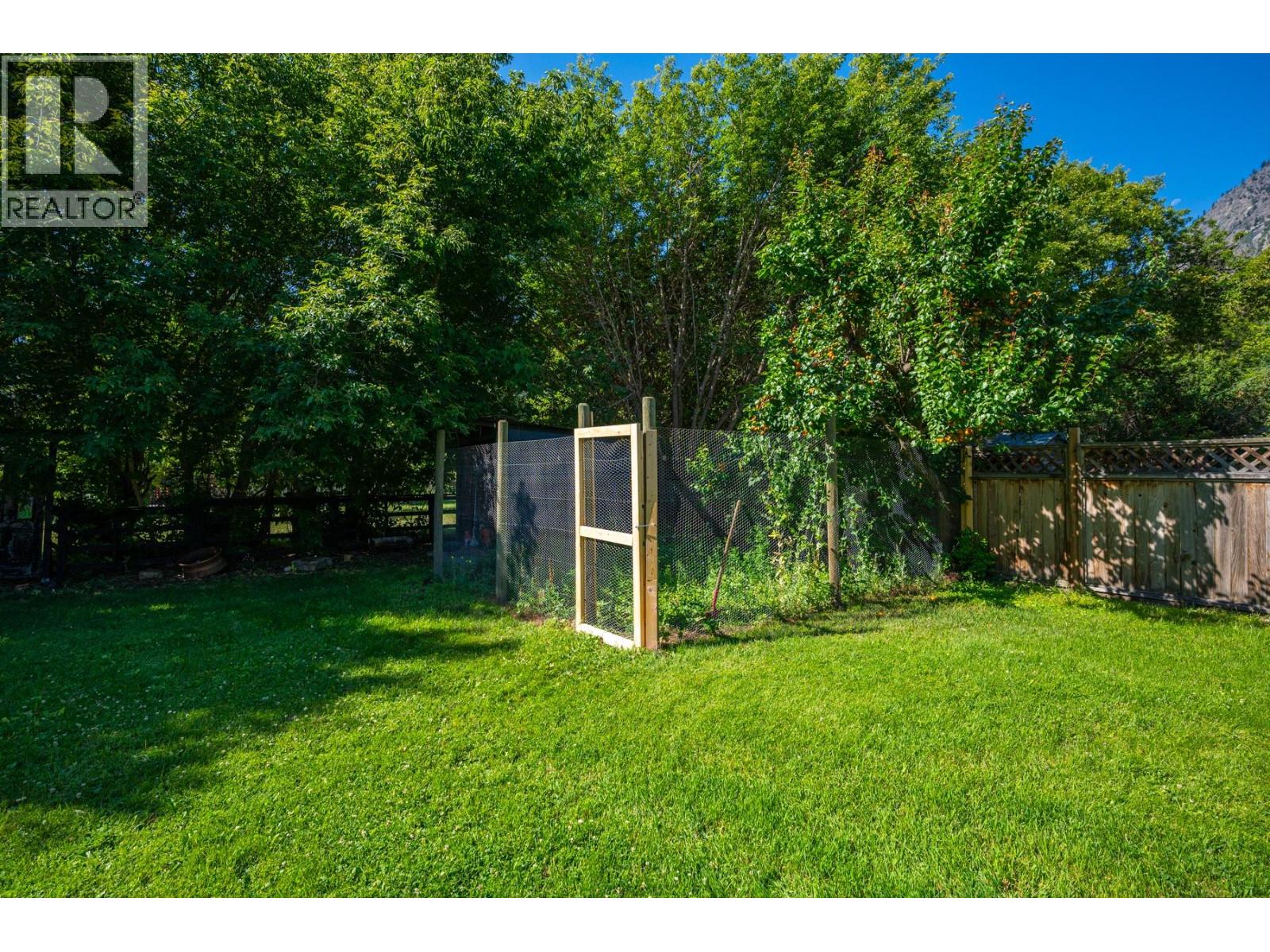 36 14th Avenue, Lillooet