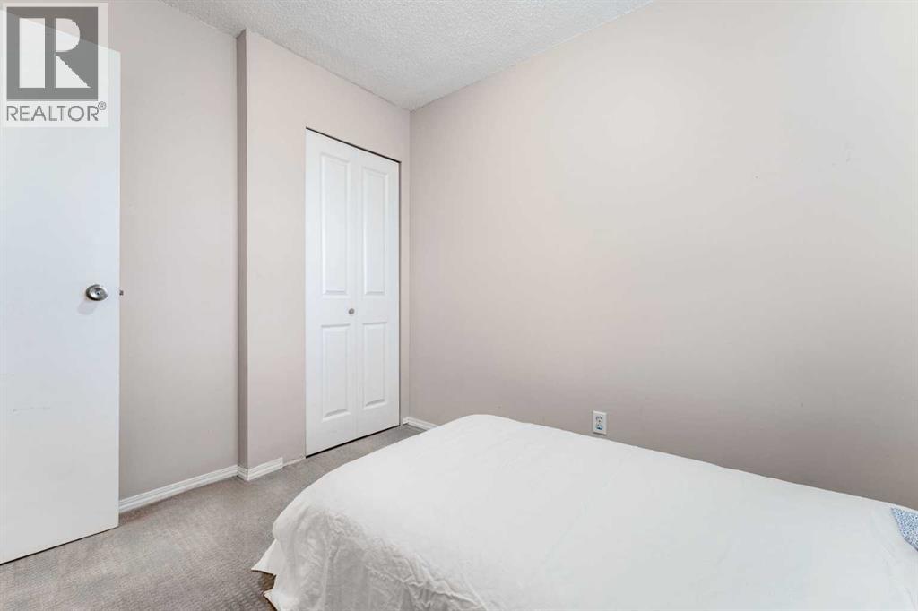 Single Family House for Sale in  Temple Drive NE Temple Calgary 