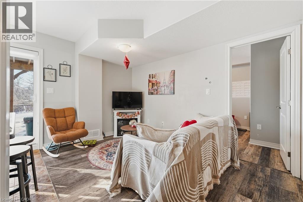 23 DOON CREEK Street - 23