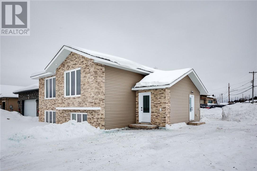 221 Racicot Drive - Photo 2 of 32, Garson, Ontario