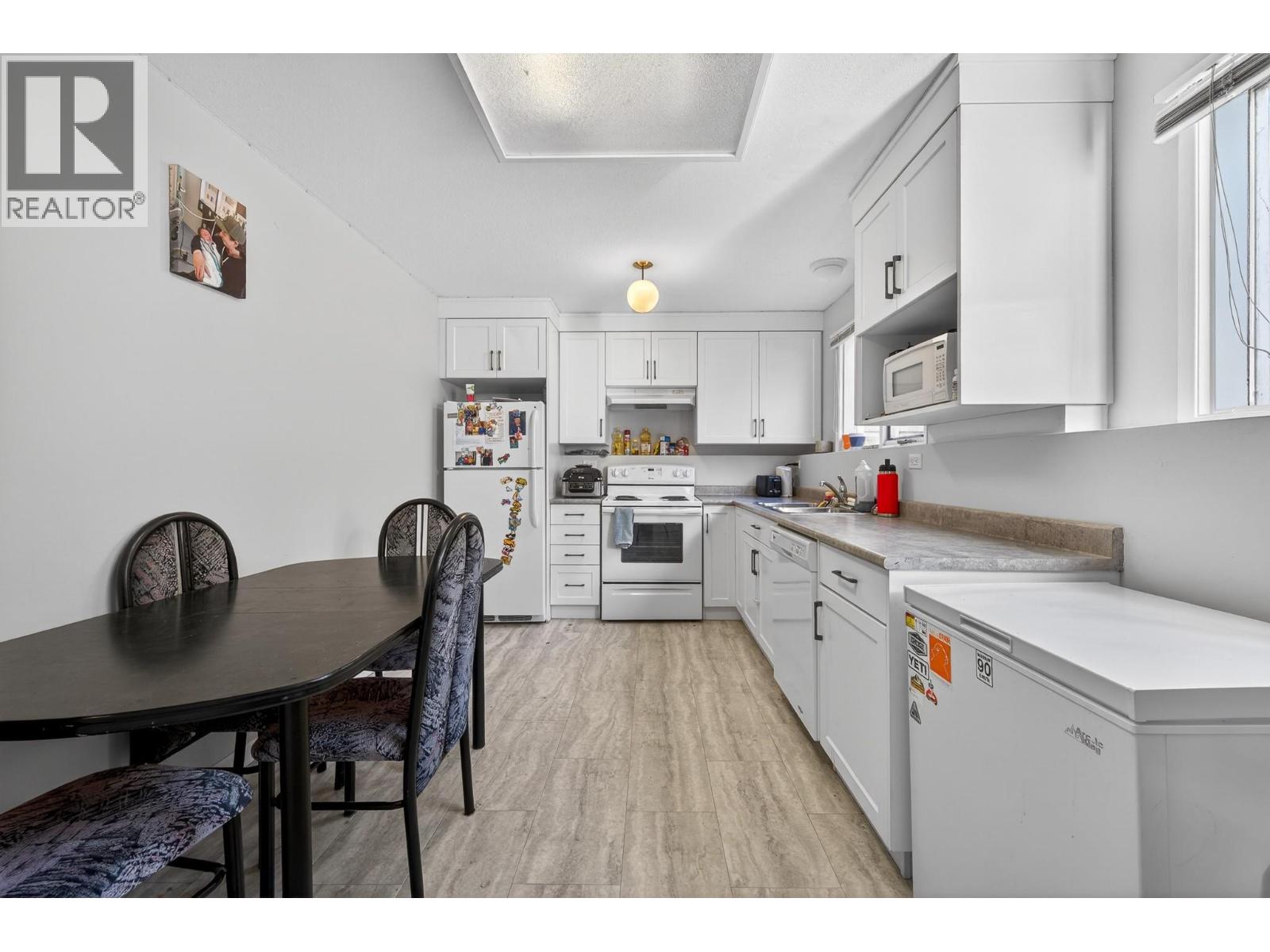 2070/2072 WESTSYDE Road, Kamloops