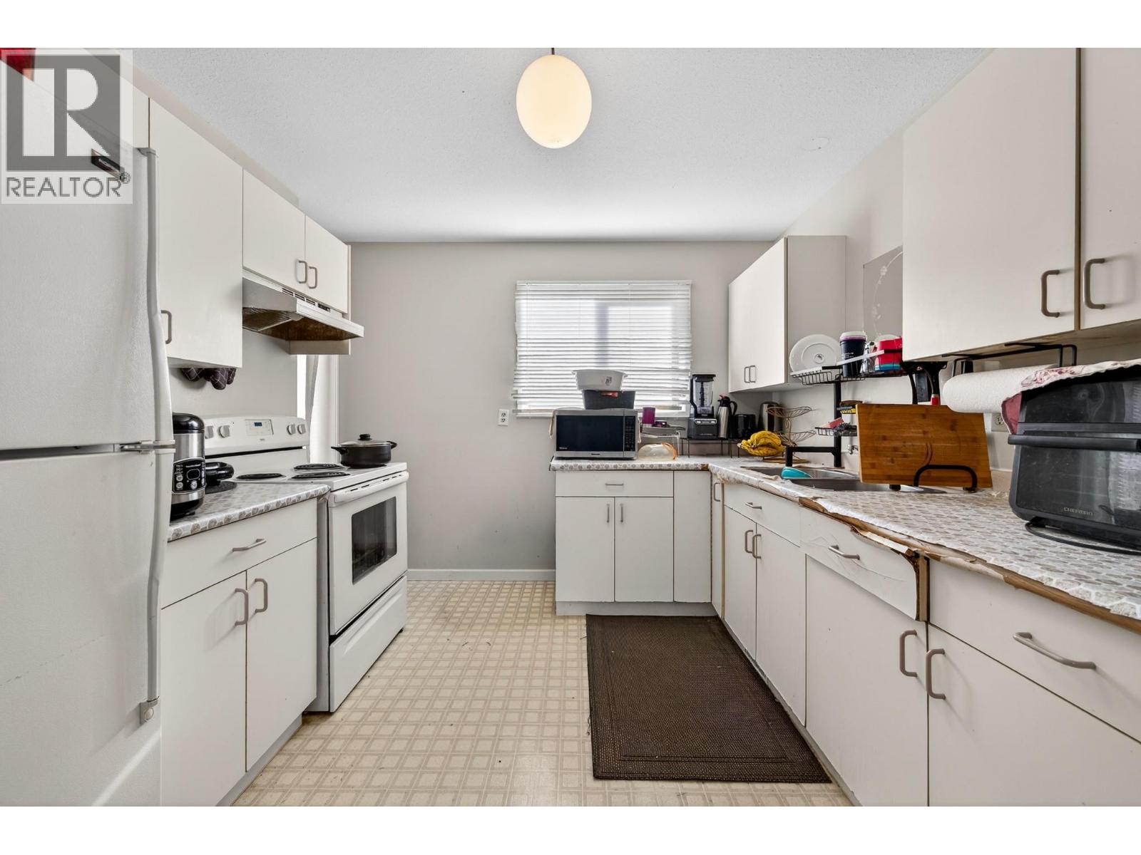 2070/2072 WESTSYDE Road, Kamloops