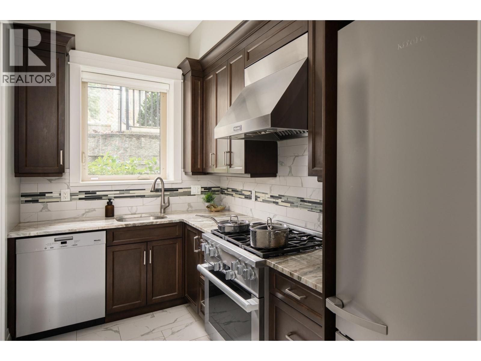 10850 CARMICHAEL STREET, Maple Ridge