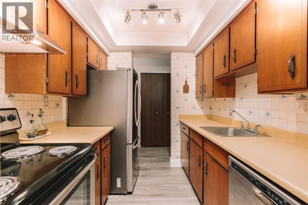 206 410 AGNES Street - photo 2