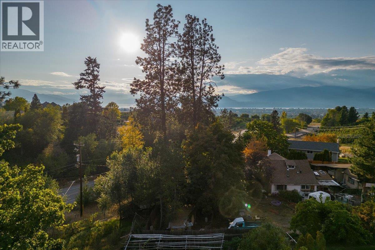 3122 McCulloch Road, Kelowna