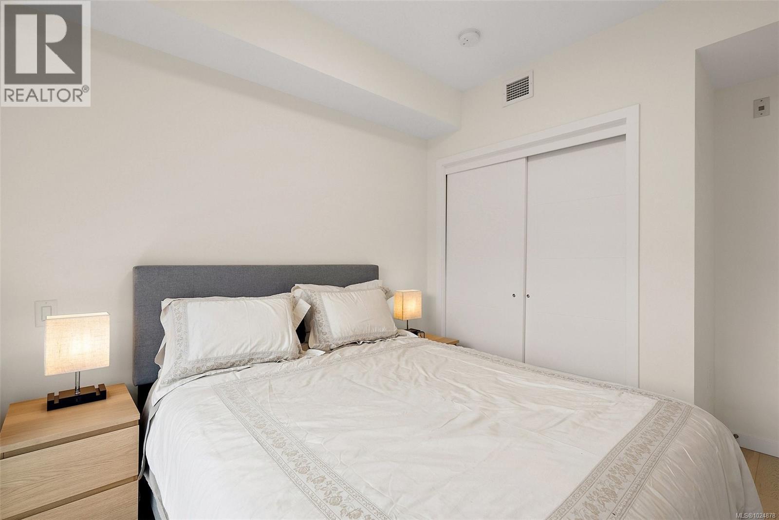 203 5118 Cordova Bay Road, Saanich