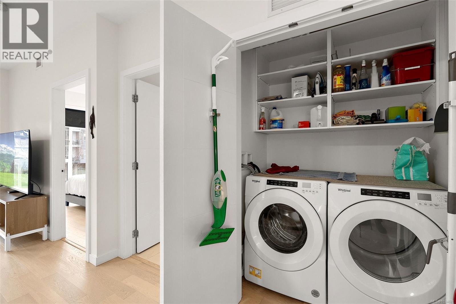 203 5118 Cordova Bay Road, Saanich