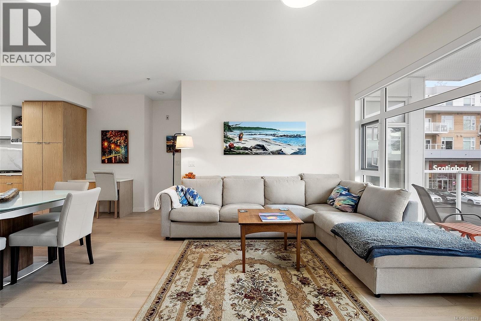 203 5118 Cordova Bay Road, Saanich