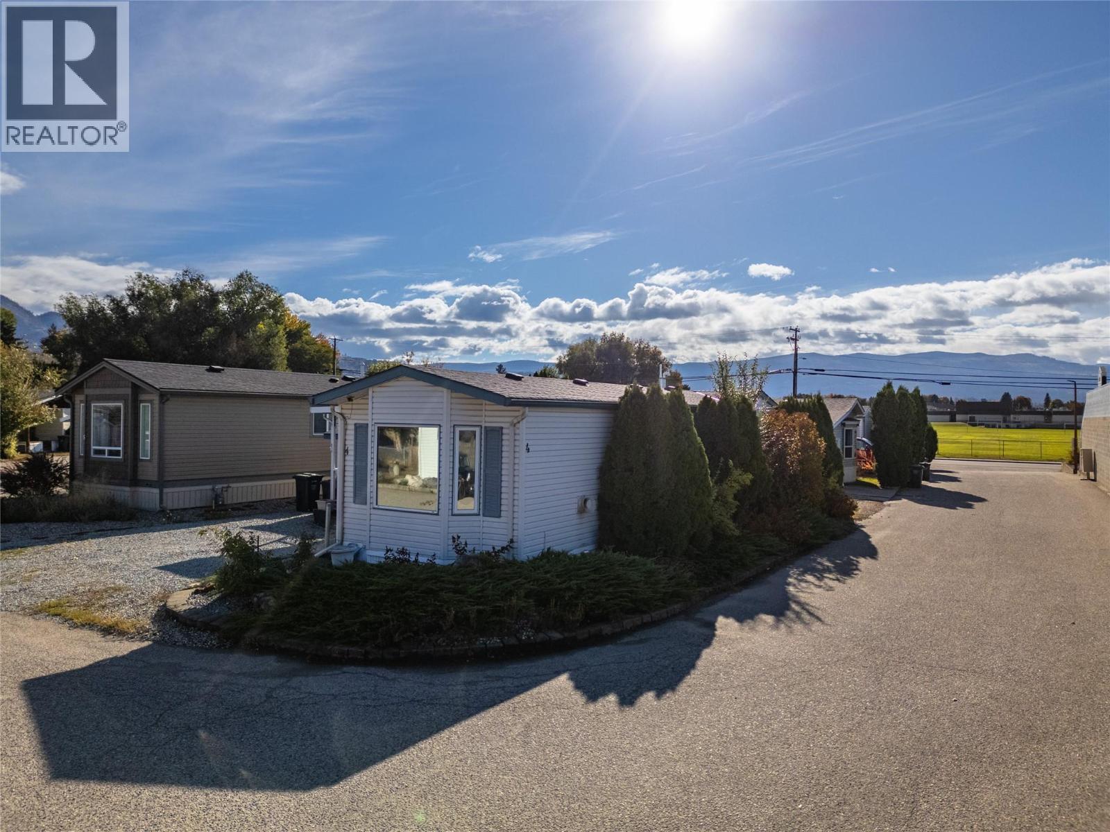 4 670 McCurdy Road, Kelowna