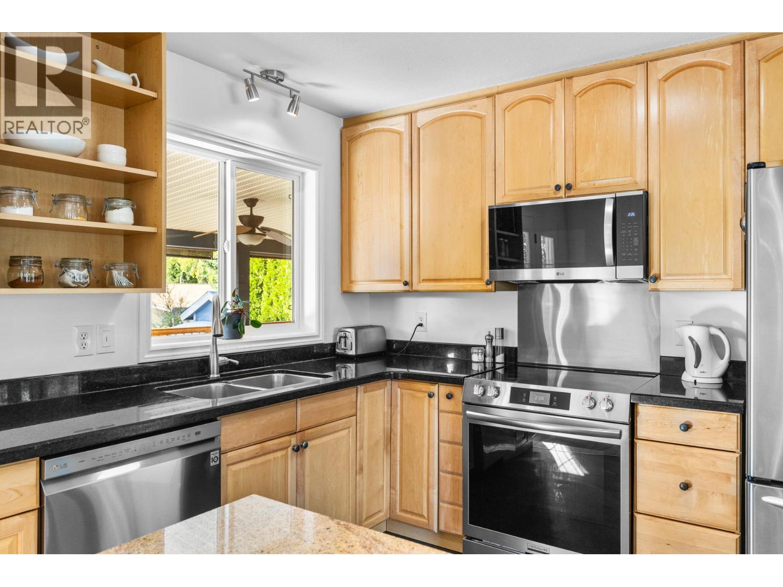  1112 Pinecrest Lane, Kelowna