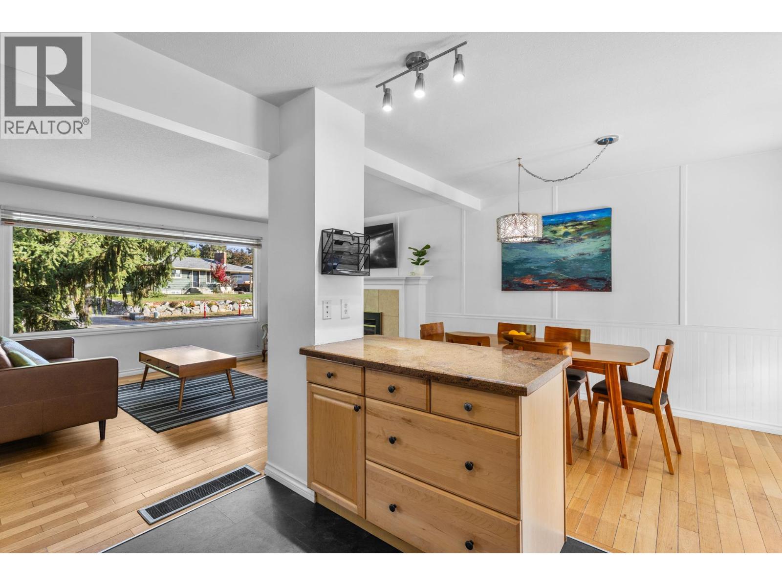  1112 Pinecrest Lane, Kelowna